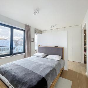 Quartier Européen: Beau penthouse 2ch + terrasse + parking