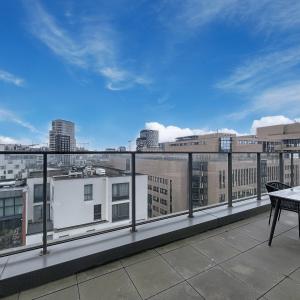 Quartier Européen: Beau penthouse 2ch + terrasse + parking