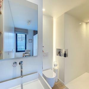 Quartier Européen: Beau penthouse 2ch + terrasse + parking