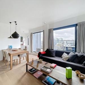 Quartier Européen: Beau penthouse 2ch + terrasse + parking