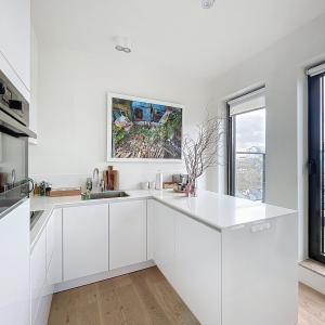 Quartier Européen: Beau penthouse 2ch + terrasse + parking