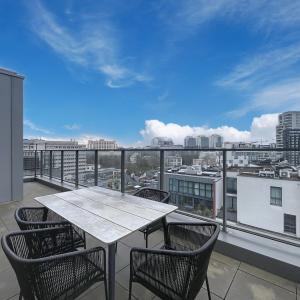 Quartier Européen: Beau penthouse 2ch + terrasse + parking