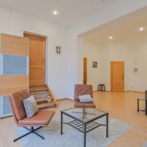 Botanique: Appartement de charme terrasse parking jardin