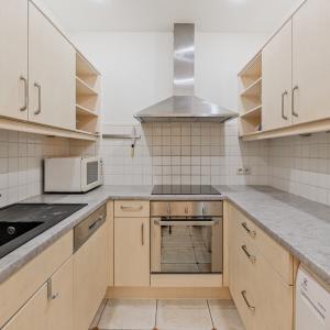 Botanique: Appartement de charme terrasse parking jardin