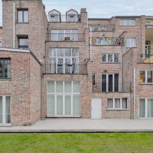 Botanique: Appartement de charme terrasse parking jardin