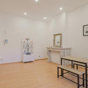 Botanique: Appartement de charme terrasse parking jardin