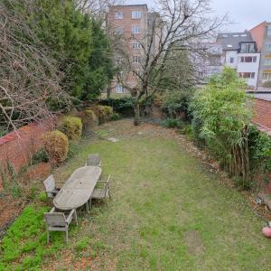 Molière/C. Meunier : rez 100m², 2 ch, terr 13m² + jard 165m²