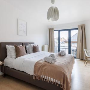 Cinquantenaire: bel appartement rénové 127m² terr, pk