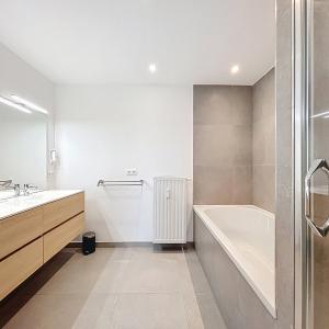 Châtelain/Stéphanie : Appartement meublé 3 chambres 