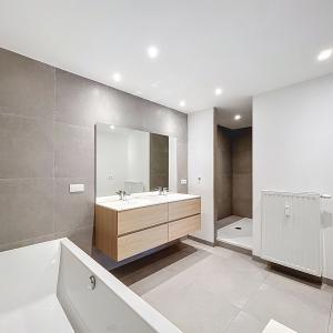 Châtelain/Stéphanie : Triplex meublé 3 chambres avec jardin 