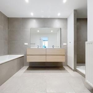 Châtelain/Stéphanie : Triplex meublé 3 chambres avec jardin 