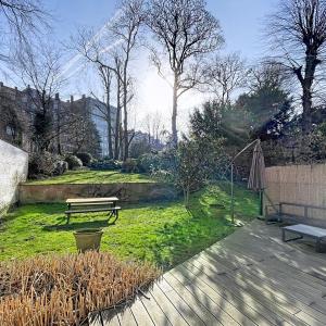 Châtelain/Stéphanie : Triplex meublé 3 chambres avec jardin 