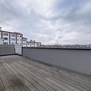 Cinquantenaire : Superbe duplex penthouse meublé + terrasse