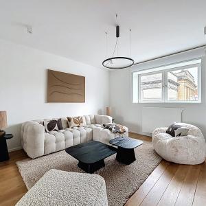 Cinquantenaire : Superbe duplex penthouse meublé + terrasse