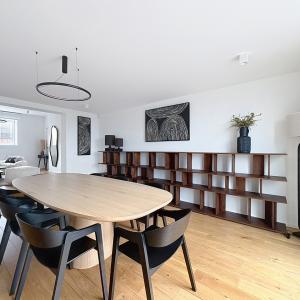 Cinquantenaire : Superbe duplex penthouse meublé + terrasse