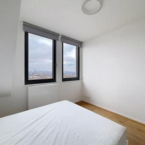 Cinquantenaire : Superbe duplex penthouse meublé + terrasse