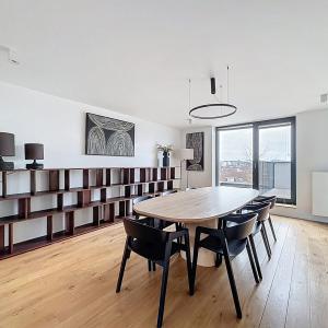 Cinquantenaire : Superbe duplex penthouse meublé + terrasse