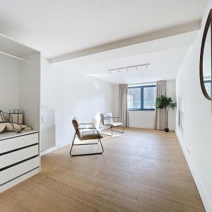 Châtelain/Stéphanie : Triplex meublé 3 chambres avec jardin 
