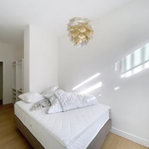 Châtelain/Stéphanie : Triplex meublé 3 chambres avec jardin 