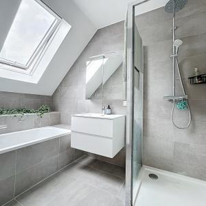 Bruxelles Centre : Joli duplex 2 chambres meublé + terrasse