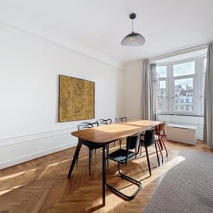 Boulevard Waterloo : Bel appartement meublé de 2 chambres
