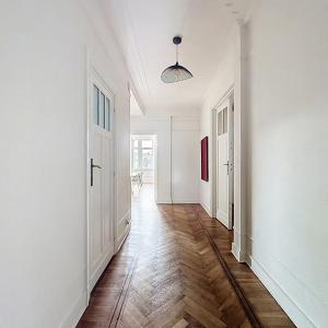 Boulevard Waterloo : Bel appartement meublé de 2 chambres