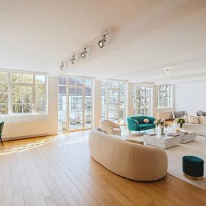 Châtelain : Appartement duplex 3 chambres + terrasses + pkg 