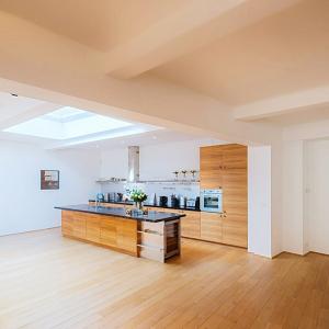 Châtelain : Appartement duplex 3 chambres + terrasses + pkg 