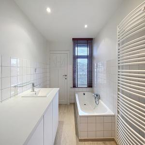 Parvis Saint-Pierre: duplex 2 chambres, terrasse et garage