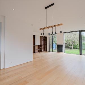 Lumineuse villa contemporaine ± 240m² avec jardin et garage