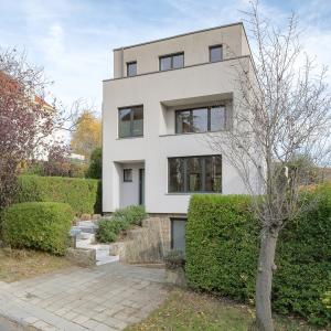 Lumineuse villa contemporaine ± 240m² avec jardin et garage