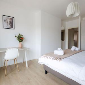 Cinquantenaire: bel appartement rénové 127m² terr, pk