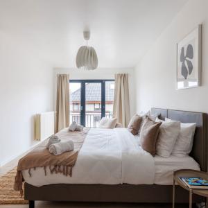 Cinquantenaire: bel appartement rénové 127m² terr, pk