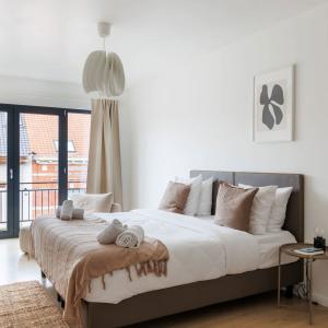 Cinquantenaire: bel appartement rénové 127m² terr, pk