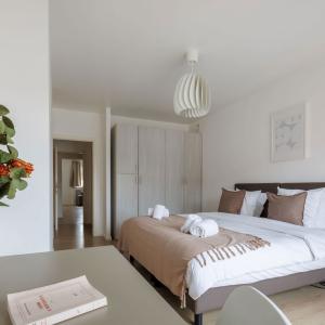 Cinquantenaire: bel appartement rénové 127m² terr, pk