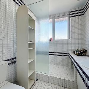 Place Stéphanie : Beau studio meublé + terrasse