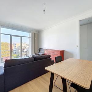 Place Stéphanie : Beau studio meublé + terrasse