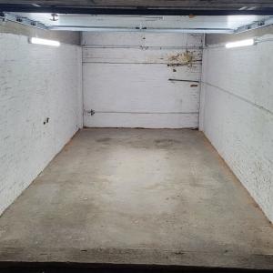 Vanderkindere / Messidor : Box de garage fermé