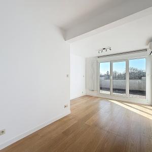 Pl. Vanderkindere : Lumineux triplex penthouse + terrasse