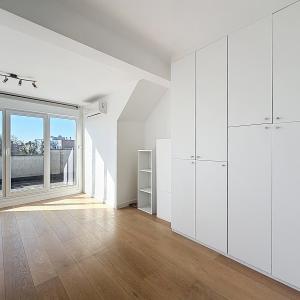 Pl. Vanderkindere : Lumineux triplex penthouse + terrasse