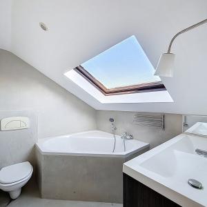 Pl. Vanderkindere : Lumineux triplex penthouse + terrasse