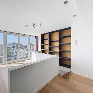 Pl. Vanderkindere : Lumineux triplex penthouse + terrasse