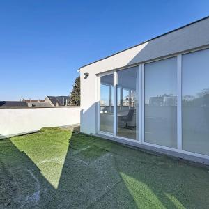 Pl. Vanderkindere : Lumineux triplex penthouse + terrasse