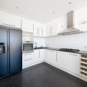 Pl. Vanderkindere : Lumineux triplex penthouse + terrasse