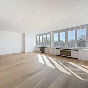Pl. Vanderkindere : Lumineux triplex penthouse + terrasse