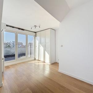 Pl. Vanderkindere : Lumineux triplex penthouse + terrasse