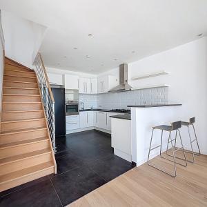 Pl. Vanderkindere : Lumineux triplex penthouse + terrasse