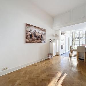 Chatelain : Beau rez-de-chaussée avec jardin !