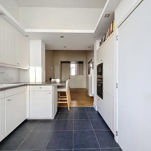 Chatelain : Beau rez-de-chaussée avec jardin !