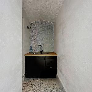 Au cœur du Sablon : Rez commercial remis à neuf